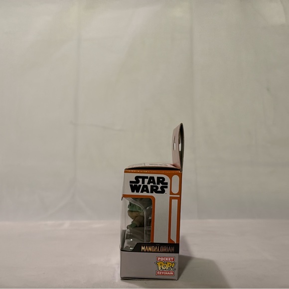 Funko Pocket Pop! Keychain–The Child (Grogu)–Star Wars Mandalorian–New in - Picture 7 of 7
